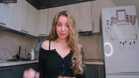 Violet online show from February 25, 1:39 pm