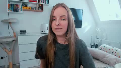 Violet online show from May 19, 2:12 pm