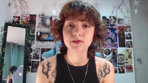 Snapshot of violet_bluee chatting on February 23, 7:11 am Violet online show from February 23, 7:11 am