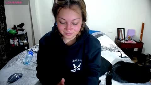 Snapshot of violet_bosh chatting on October 6, 3:09 pm Violet online show from October 6, 3:09 pm