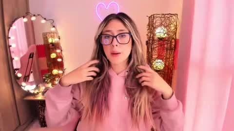 violet online show from January 9, 7:40 pm