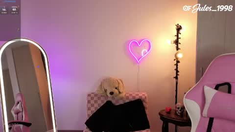 violet online show from May 19, 7:09 pm