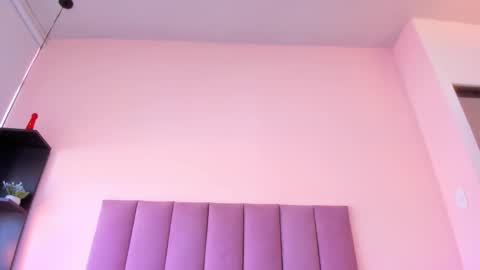 violet online show from December 1, 1:38 pm