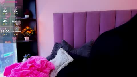 Snapshot of violet_myerrs chatting on April 6, 12:39 pm violet online show from April 6, 12:39 pm