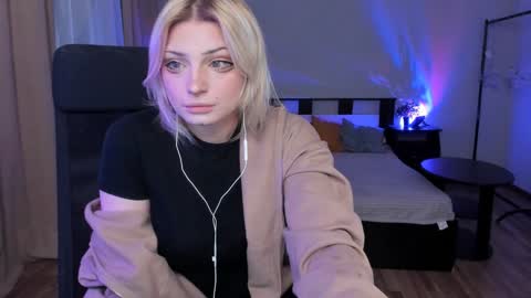 Snapshot of violet_oblivion chatting on December 6, 11:11 am violet_oblivion online show from December 6, 11:11 am