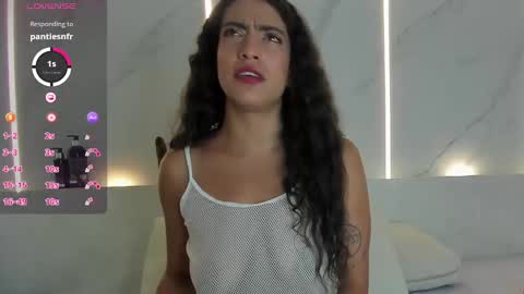 violet_roux online show from September 18, 7:38 pm