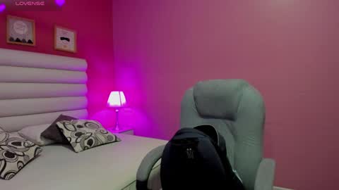 violet_sinclair online show from June 8, 11:10 am
