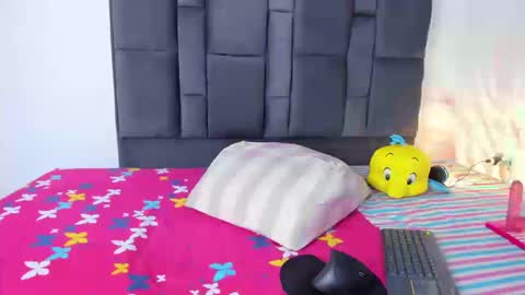 Snapshot of violet_taylor28 chatting on September 19, 5:42 am violett taylor online show from September 19, 5:42 am