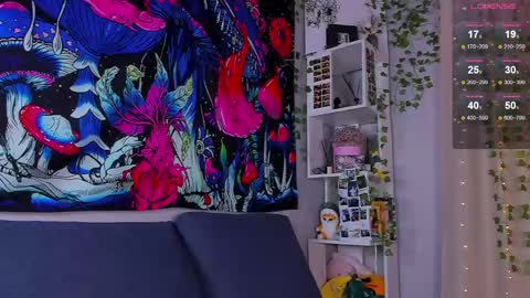 Snapshot of violet_walker7 chatting on May 17, 4:43 am Violet online show from May 17, 4:43 am