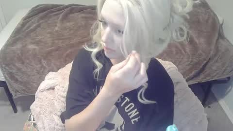 Snapshot of violet_winter97 chatting on December 2, 3:04 am violet_winter97 online show from December 2, 3:04 am