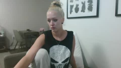 Snapshot of violet_winter97 chatting on September 17, 9:33 am violet_winter97 online show from September 17, 9:33 am