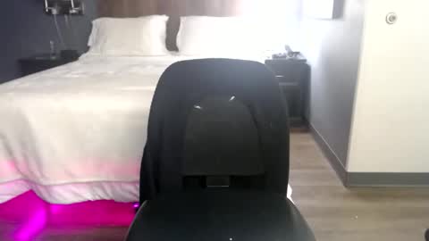 violet_winter97 online show from March 18, 5:38 pm