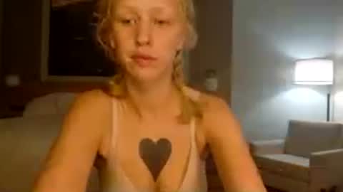 violet_winter97 online show from June 19, 12:53 pm