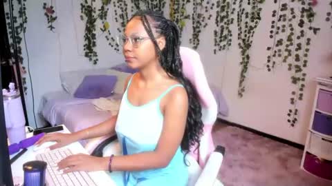 Snapshot of violeta_miler_ chatting on June 18, 6:45 pm Violeta online show from June 18, 6:45 pm