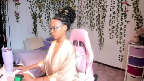 Snapshot of violeta_miler_ chatting on July 23, 5:11 pm Violeta online show from July 23, 5:11 pm