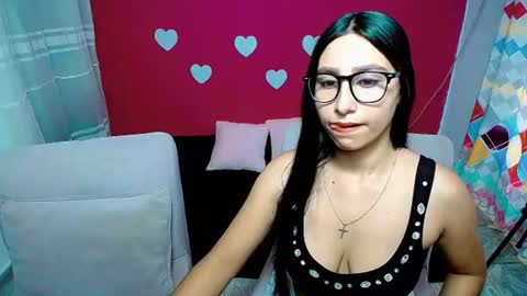Snapshot of violeta_rouses chatting on June 21, 10:12 pm violeta_rouses online show from June 21, 10:12 pm