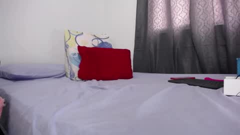 VIOLETA SORACHI  online show from November 15, 9:11 pm