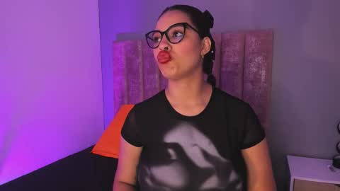 Snapshot of violetaacollinss chatting on March 11, 2:56 pm violeta online show from March 11, 2:56 pm