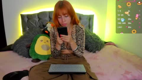 Violeta  Help me reach 150 thumbs up    online show from December 16, 10:56 pm