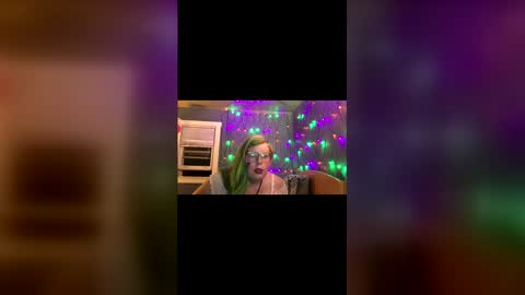 Snapshot of violetann93 chatting on February 23, 1:36 am violetann93 online show from February 23, 1:36 am