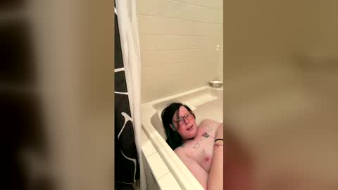 Snapshot of violetann93 chatting on March 31, 11:27 pm violetann93 online show from March 31, 11:27 pm