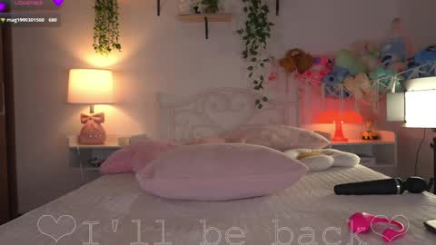 violeth___ online show from May 11, 2:45 pm