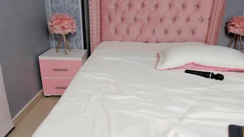 Snapshot of violeth__passionate chatting on February 10, 10:19 pm VIOLETA online show from February 10, 10:19 pm