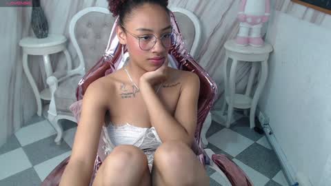 violeth_b online show from December 13, 4:38 pm