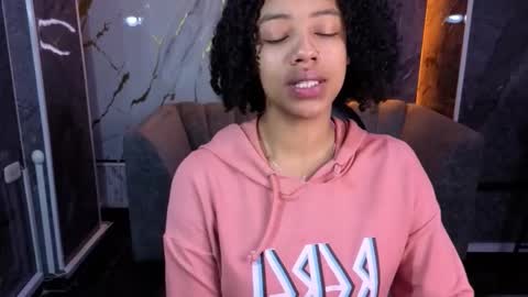 violeth_b online show from October 28, 12:52 pm