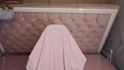 violeth_b online show from December 20, 1:07 pm