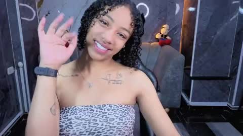 violeth_b online show from April 24, 1:13 pm