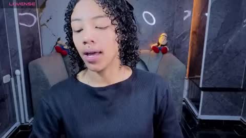 violeth_b online show from May 5, 1:08 pm