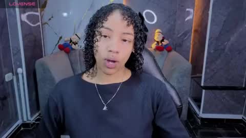 violeth_b online show from May 11, 1:17 pm