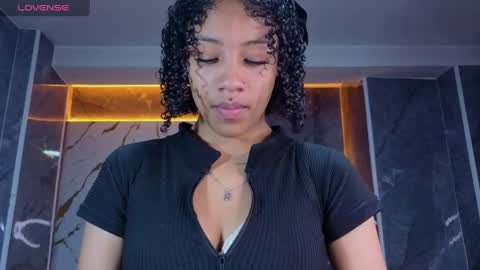violeth_b online show from May 13, 1:30 pm