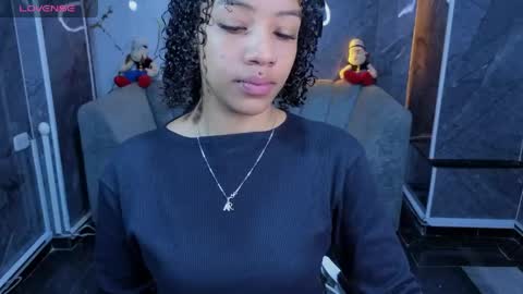 violeth_b online show from May 16, 1:21 pm