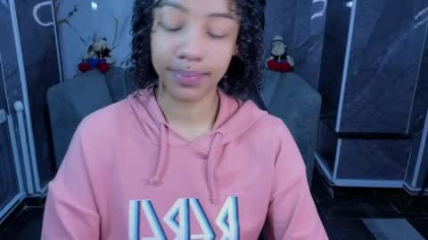 violeth_b online show from May 19, 12:44 pm