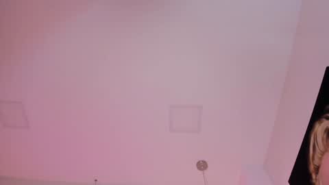 Violeth Hill online show from February 7, 8:11 am