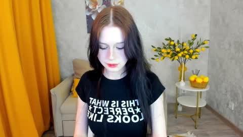 violetharmee online show from April 7, 11:54 am