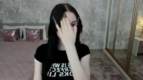 violetharmee online show from May 24, 3:44 am