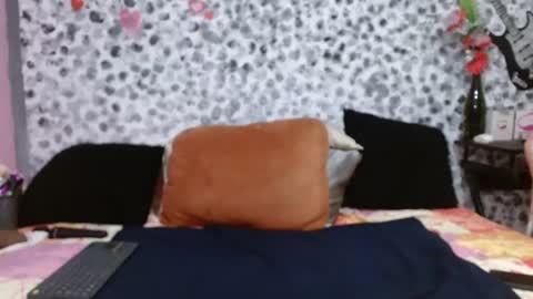 violet honey online show from February 1, 2:05 am