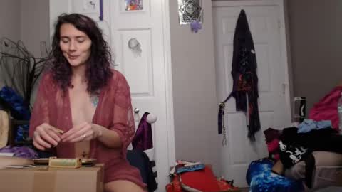Snapshot of violethooper chatting on December 10, 3:22 pm Violet Hooper online show from December 10, 3:22 pm