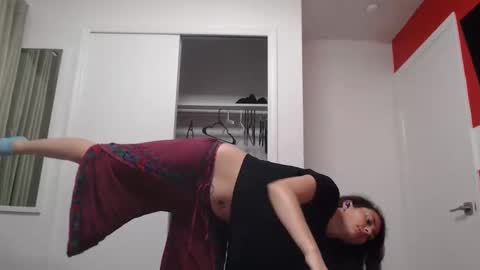 Violet Hooper online show from February 12, 7:14 am