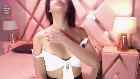 VioletLux online show from October 4, 7:45 pm