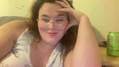 Snapshot of violetlyhappy chatting on November 27, 12:13 am violetlyhappy online show from November 27, 12:13 am