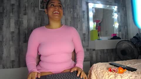 Snapshot of violetroussee chatting on March 28, 6:51 pm violetroussee online show from March 28, 6:51 pm