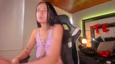 violetskinny online show from February 17, 9:41 pm