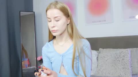 VioletSwone online show from November 24, 6:13 am