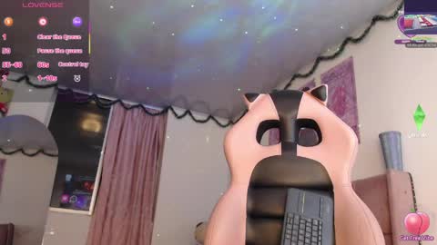 Snapshot of violett_brown9 chatting on April 27, 4:32 am violett_brown9 online show from April 27, 4:32 am