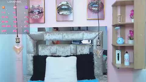 Snapshot of violett_froz chatting on February 18, 4:26 pm Violeta froz online show from February 18, 4:26 pm
