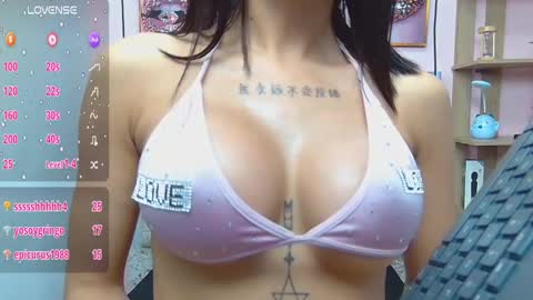 Snapshot of violett_froz chatting on February 24, 7:41 pm Violeta froz online show from February 24, 7:41 pm